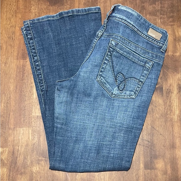 Refuge Jeans like new, size 11 short - Picture 2 of 3
